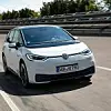VW ID.3 in der Steilkurve der Teststrecke