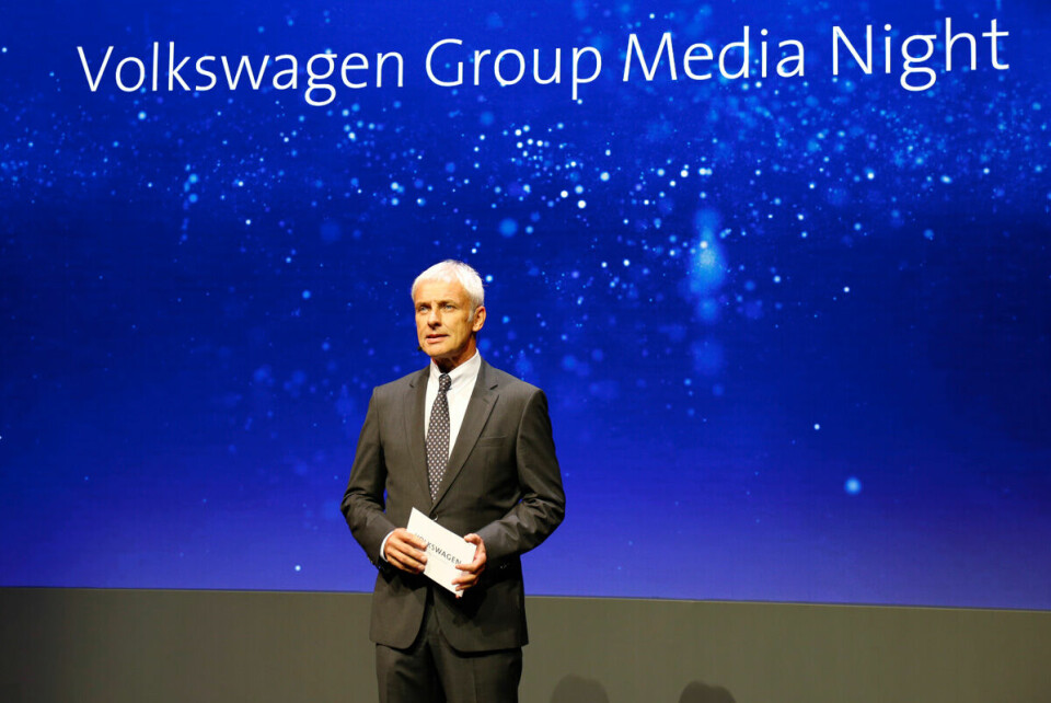 Matthias Müller:Der 63-Jährige hat den derzeit wohl schwierigsten Top-Job in der deutschen Wirtschaft. Der Ex-Porsche-Chef übernahm den VW-Vorstandsvorsitz kurz nach Winterkorns Rücktritt. Er sorgte bei der Automesse in Detroit Anfang 2016 für Aufsehen, als er in einem Radiointerview die Affäre als 'technisches Problem' darstellte, dies jedoch schnell richtigstellte und die Medien kritisierte. Müller krempelt VW mächtig um. Im Sommer stellte er die Konzernstrategie '2025' vor: massiver Ausbau von Elektro-Mobilität und Dienstleistungen, autonomes Fahren. Zudem hat Müller dem bisher zentralistisch und hierarchisch geführten Konzern einen 'Kulturwandel' verordnet. id-02-mueller-matthias-volkswagen.jpg