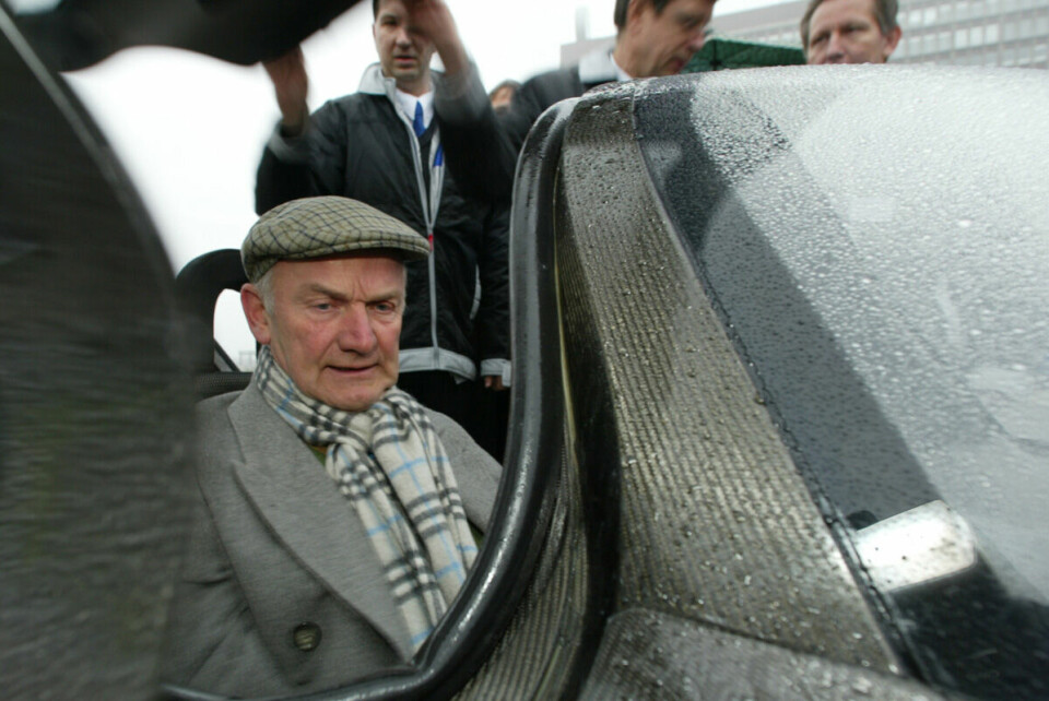 Ferdinand Piëch:Der Spross der Industriellen-Dynastie Porsche/Piëch - sein Großvater Ferdinand Porsche erfand unter anderem den VW Käfer - galt als Patriarch des Konzerns. Nach Jahren als Vorstandschef von Audi und später Volkswagen wechselte der gelernte Ingenieur und Auto-Narr an die Aufsichtsratsspitze. Dort führte Piëch im Tandem mit Winterkorn das riesige Firmennetzwerk lange Zeit erfolgreich - bis Ziehsohn Winterkorn bei ihm plötzlich in Ungnade fiel. Es folgte ein Machtkampf, den Winterkorn am Ende für sich entschied. Nun wird gerätselt, ob die Attacken Piëchs (79) auch etwas mit dem Wissen um die Abgasmanipulationen zu tun haben könnten. id-03-piech-ferdinand-volkswagen.jpg