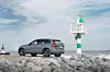Volvo XC60 Recharge von der seitlichen Heckansicht.