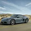 Der Porsche 718 Cayman S kostet ab 64.118 Euro.