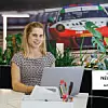 AI Engineer am Laptop bei Porsche
