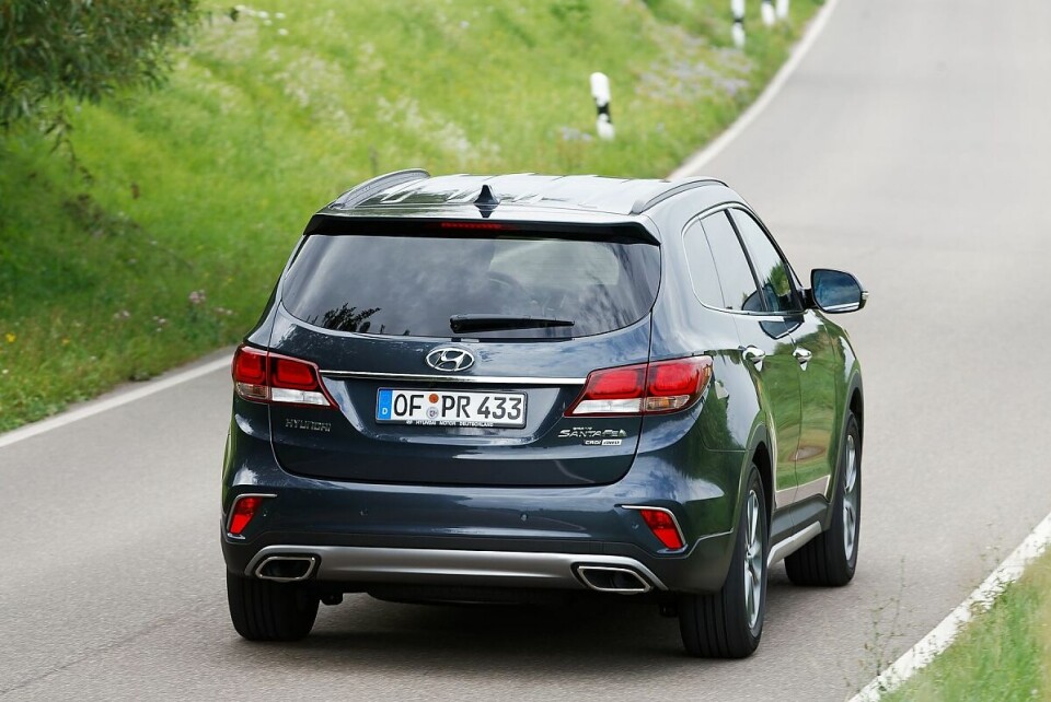 Nun hat er Start-Stopp an Bord. ap-20267-bild01_praxistest_hyundai_grand_santa_fe_22_crdi-jpg.jpg