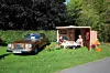 Karl-Heinz und Annemarie Paumen mit Volvo 164 und Westfalia Camping 310-4