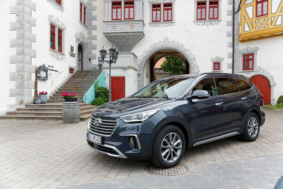 7,0 Liter Diesel soll er auf 100 Kilometern verbrauchen. ap-20267-bild06_praxistest_hyundai_grand_santa_fe_22_crdi-jpg.jpg