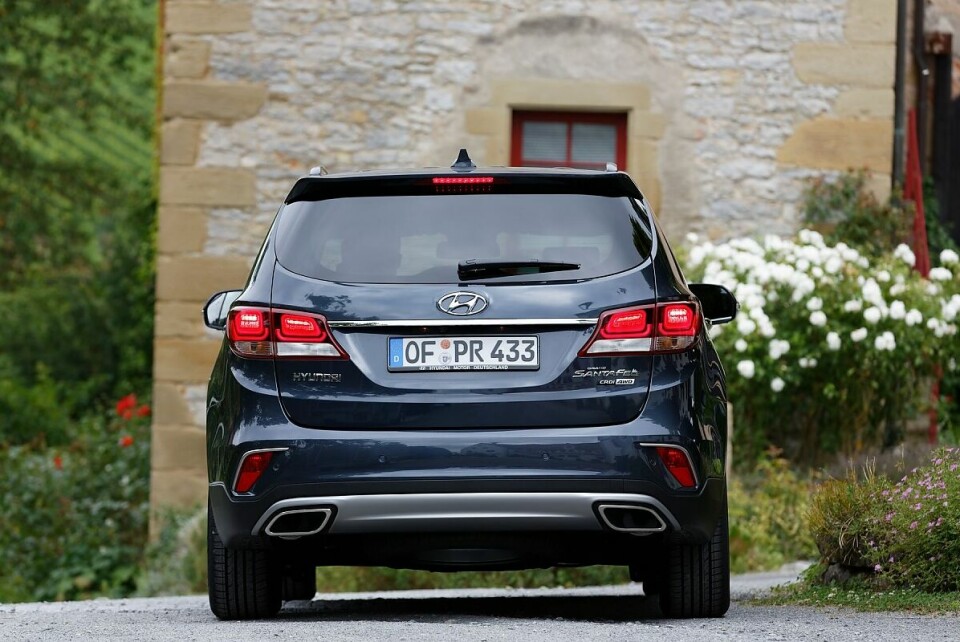 Hinter dieser Heckklappe lässt sich einiges verstauen. ap-20267-bild10_praxistest_hyundai_grand_santa_fe_22_crdi-jpg.jpg