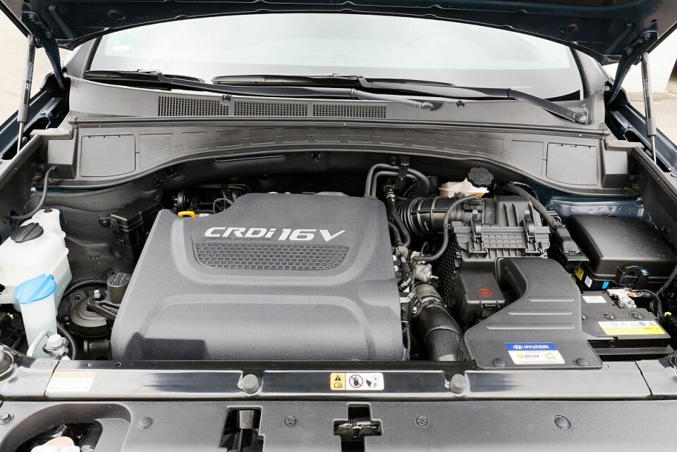 Der 2,2 Liter große Vierzylindermotor des Hyundai Grand Santa Fe erzeugt 200 PS. ap-20267-bild11_praxistest_hyundai_grand_santa_fe_22_crdi-jpg.jpg