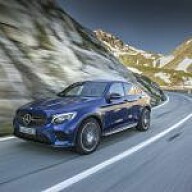 Neues Mercedes GLC Coupé: Jagd auf BMW X4 eröffnet Das GLC Coupé von Mercedes schickt sich an dem BMW X4 die Kunden abzujagen.