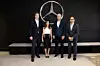 Ola Källenius, Adi Ofek, Dieter Zetsche und Sajjad Khan vor einem Mercedes-Logo