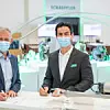 Keiwan Kashi, Leiter Geschäftsbereich Mechatronische Systeme bei Schaeffler und Stefan Waschul, Leiter Produktbereich Pkw-Lenksysteme der Robert Bosch Automotive Steering GmbH