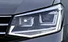 Die Doppelhalogenscheinwerfer des neuen VW Caddy Alltrack.
