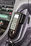 Status-Symbol eines Chefs anno 1995: ein Autotelefon.