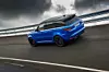Auch in der Steilkurve flott unterwegs; Range Rover Sport SVR