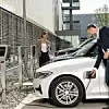 Heidelberg_Wallbox_Energy_Control_Fahrzeuge_Mann_Frau_Unternehmen_Parkplatz.jpg