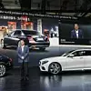 Xu Heyi, Chairman der BAIC Group, auf einer Pressekonferenz mit aktuellen Fahrzeugen von Mercedes-Benz in Peking