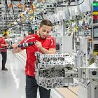 Porsche weiht neues Motorenwerk ein Porsche Motorenwerk