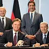 Auf dem Bild (von links): Bundeskanzler Olaf Scholz; Markus Schäfer, Chief Technology Officer der Mercedes-Benz Group; Kanadas Premierminister Justin Trudeau und François-Philippe Champagne, Minister für Innovation, Wissenschaft und Industrie von Kanada.