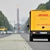 Streetscooter der DHL in Berlin vor der Siegessäule.
