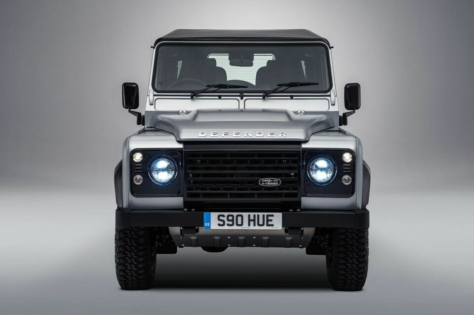Gibt es in Indien demnächst eine 'Light'-Variante des Land Rover Defender (im Bild der Jubiläumsmodell 2millionste Ju? Angeblich entwickeln die Briten an einer kostengünstige Variante für den Subkontinent. JLR_Land-Rover-Defender_Indien