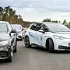 ZF-Testfahrzeug überholt ein anderes Fahrzeug