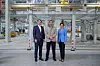 Markus Söder (Mitte) und Mitglieder des Vorstands der BMW AG Ilka Horstmeier und Dr. Milan Nedeljković