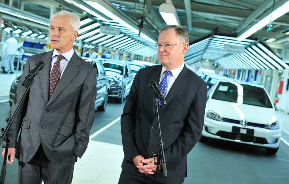 Stephan Weil (rechts) hat in seiner Funktion als niedersächsischer Ministerpräsident und VW-Aufsichtsratsmitglied großen Einfluss auf die Geschicke des Autobauers. Matthias Müller Stephan Weil Volkswagen