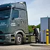 Lkw mit 1000 kW oder mehr zu laden - das ist Daimler Truck nun anscheinend gelungen. So könnten die Batterien des eActros 600 in etwa 30 Minuten von 20 auf 80 Prozent aufgeladen werden.