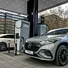 E-Autos deutscher Marken sind bei potenziellen Käufern deutlich beliebter als diejenigen chinesischer Provenienz. Dabei schneidet Mercedes-Benz in puncto Innovationen in der Wahrnehmung der Kunden besonders gut ab