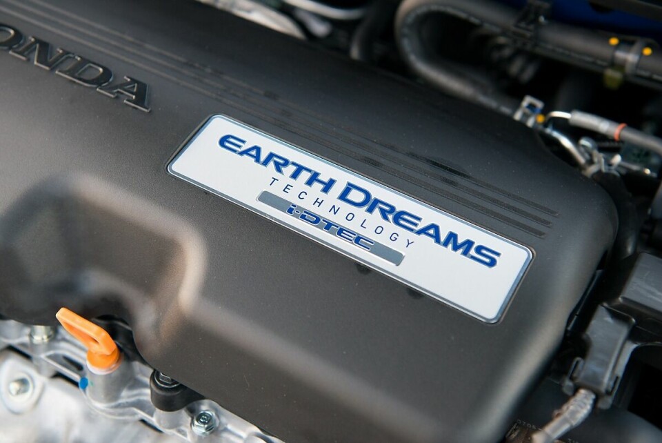 Der 1.6 i-DTEC-Motor verrichtet seine Arbeit kultiviert.