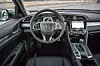 Das Cockpit des Civic ist auffallend.