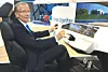 Karsten Kroos, thyssenkrupp, in einem Simulator sitzend.