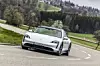 Der Porsche Taycan Cross Turismo steht der Limousine fahrdynamisch kaum nach