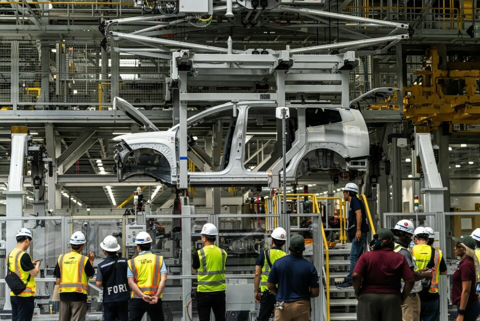 Hyundais Megaplant America in Ellabell, im US-Bundesstaat Georgia, soll das zentrale Elektroauto-Werk in den USA werden. Hyundai Motor Group Metaplant America employees watch as a pre-production IONIQ 9 makes its way through General Assembly in Ellabell, GA in November 2024.