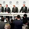 Pressekonferenz Volkswagen im November 2016, Karlheinz Blessing, Herbert Diess, Matthias Müller, Bernd Osterloh und Stephan Weil sind auf dem Bild zu sehen.
