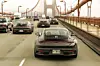 Porsche 911 der Baureihe 992 - unterwegs auf der Golden Gate Bridge