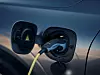 Mit einem externen Ladekabel wir die Batterie des Volvo XC60 aufgeladen