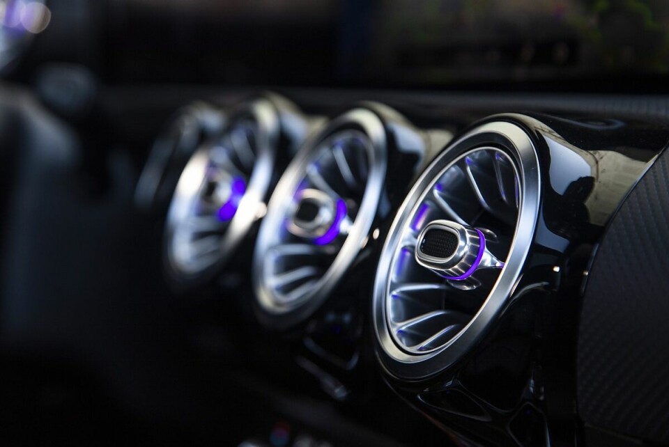 Mercedes A 220 4matic - illuminierte Lüftungsdüsen. Mercedes A 220 4matic - illuminierte Lüftungsdüsen