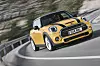 Der Mini Cooper S fegt agil um die Ecken