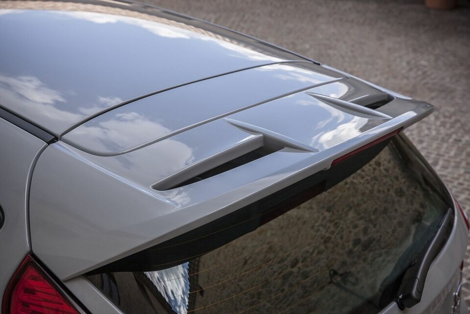 Der Spoiler verrät ein wenig über seinen sportlichen Habitus.