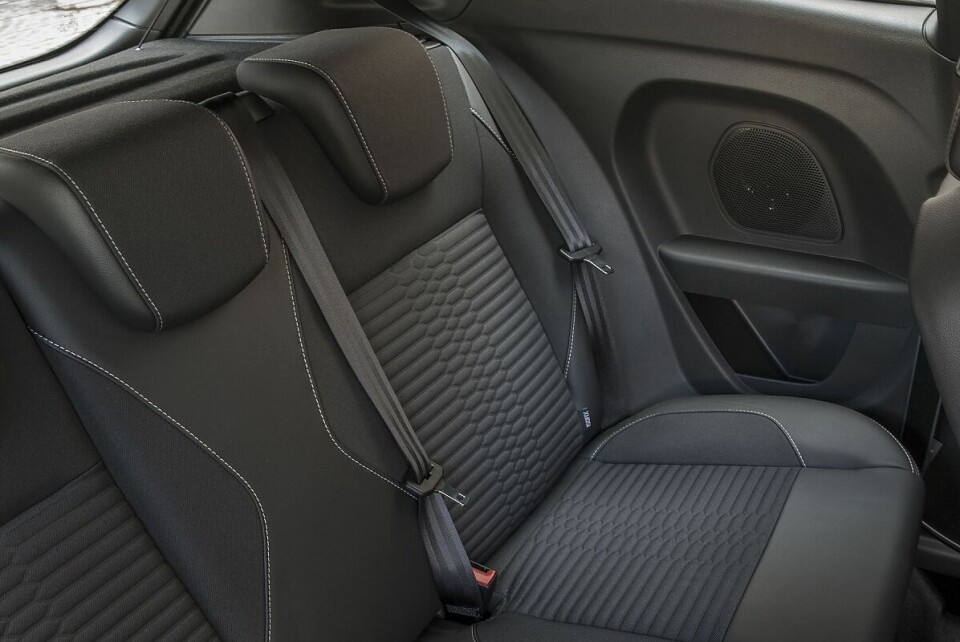 Hinten geht es ähnlich sportlich zur Sache.