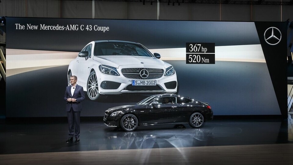 Mercedes-Vorstand Dr. Thomas Weber treibt den Luxus-Wandel voran. Mercedes-Vorstand Dr. Thomas Weber treibt den Luxus-Wandel voran.