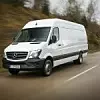 Mercedes-Benz-Sprinter auf der Straße