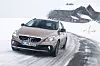 Wie es sich für einen Schweden gehört, macht der V40 Cross Country auch auf verschneiten Straßen