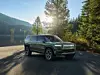 Das SUV Rivian R1S ist 5,04 Meter lang