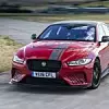 Der Jaguar XE SV Project 8 wieselt flink um die Kurven