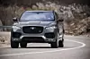 Der Jaguar F Pace 3.0 S steht kräftig auf der Straße.