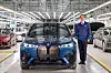 BMW-Produktionsvorstand Milan Nedeljković mit dem BMW iX