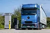 Der eActros 600 besitzt eine Batteriekapazität von 600 Kilowattstunden und soll am Tag weit über 1.000 Kilometer zurücklegen können.