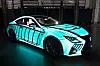 Der elektrolumineszente Lexus RC F leuchtet im Dunkeln.