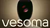 Humanoider Roboter von Vesoma vor Vesoma-Schriftzug, europäisches Robotik-Startup für Physical AI, Reinforcement Learning, Fertigung, Logistik und Automobilindustrie